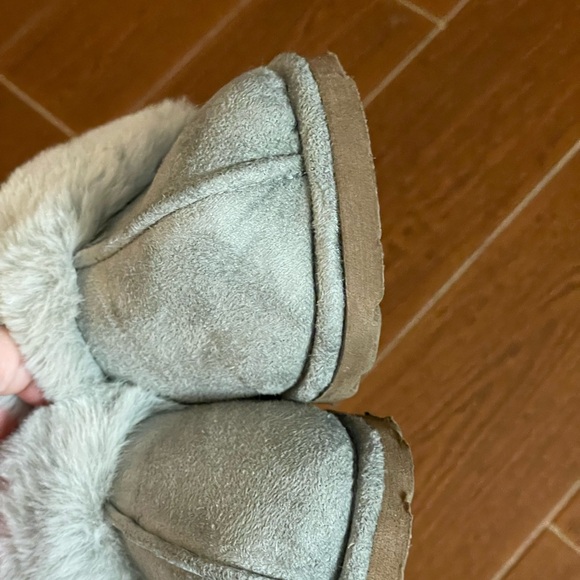 Arizona Becca Faux Fur Gray Slippers Size 5 to 6 small fuzzy slides shoes vegan - Picture 10 of 16